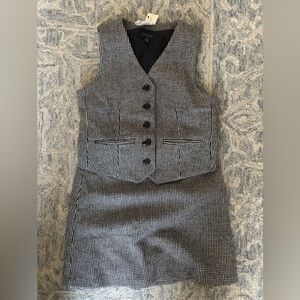 Banana Republic Black and White Houndstooth Button-Down Vest